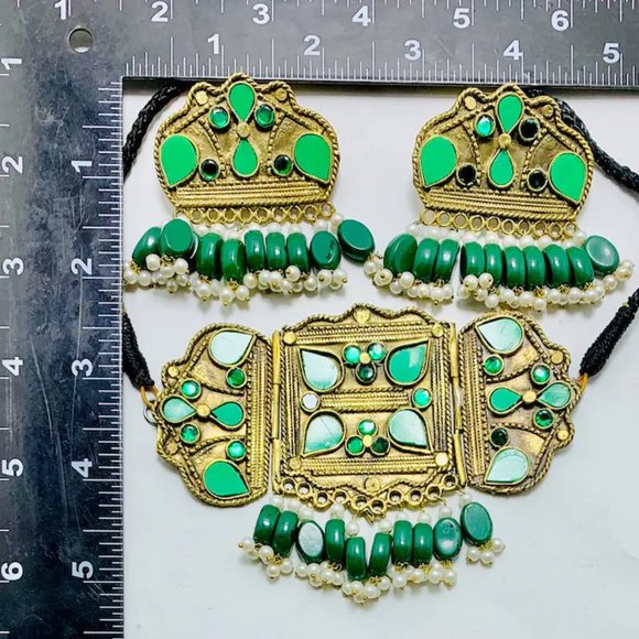 Handmade Jewelry Set, Green Amulet Cum Choker Style Necklace With Earrings - Picture 5 of 7